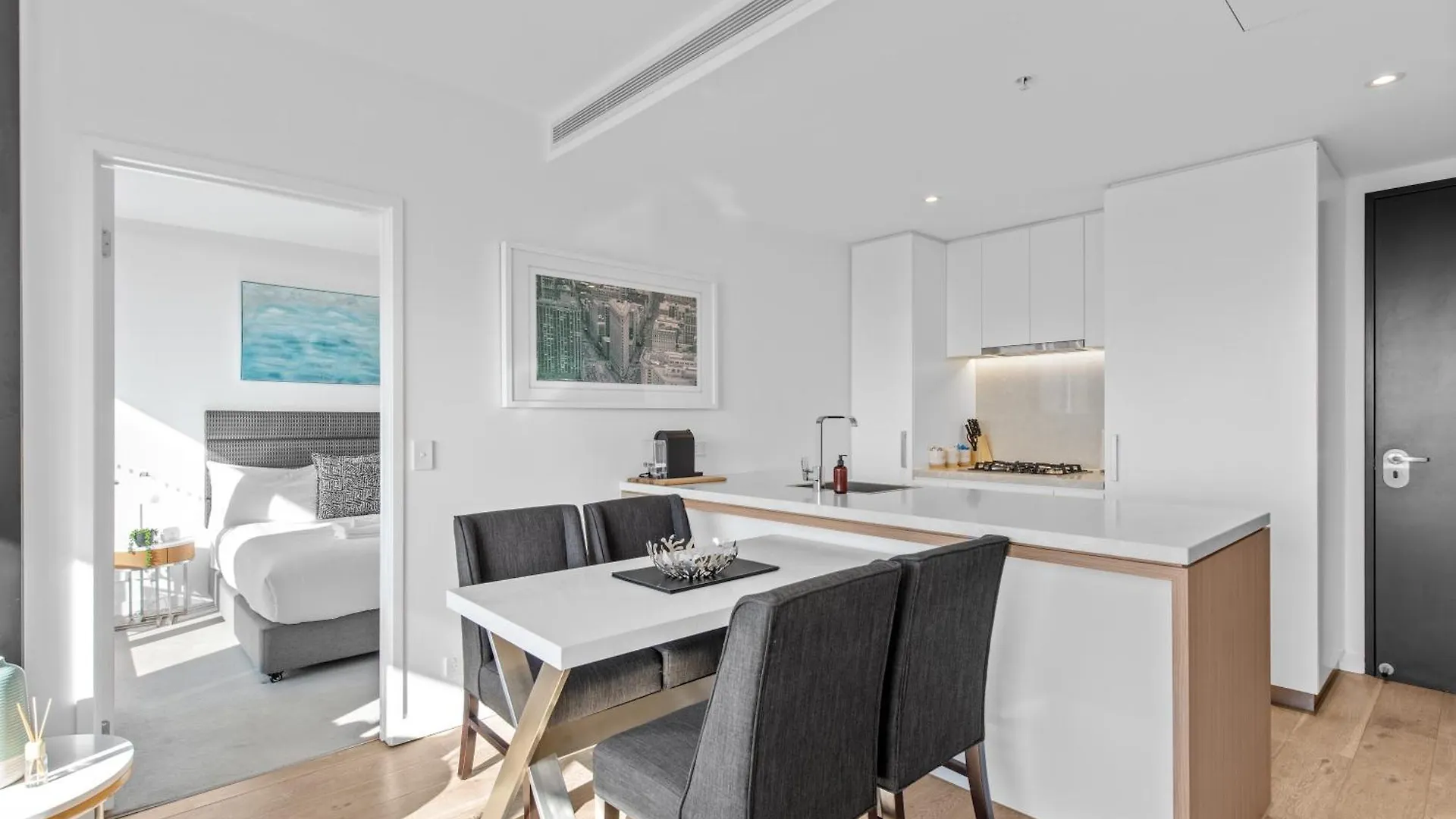Valley Pad With Stunning Mountain Views, Pool & Gym Brisbane Australia